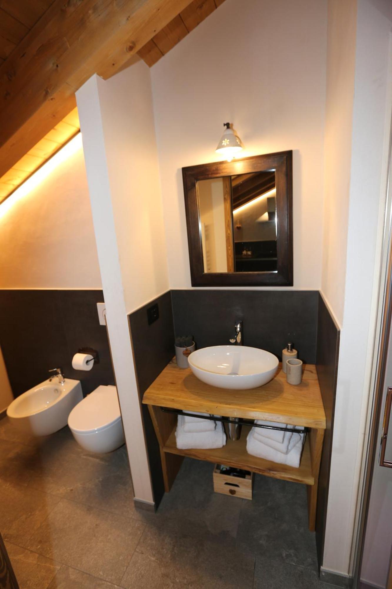 L'Abri En Ville - Parcheggio Privato A 100 Mt Ed Accesso Con Auto Nell'Area Pedonale Aosta Exteriér fotografie